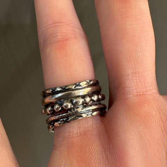 Elegant Silver and Red Garnet Gemstone Ring - Picture 3 of 6